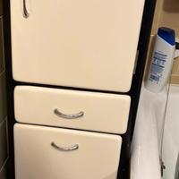 Mobiletto in legno bianco