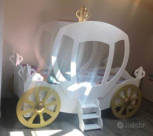 Letto bambina a forma di carrozza di Cenerentola