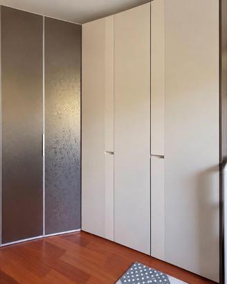 Armadio angolare con ante vetro bronzato 267x128