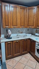 cucina angolare in legno completa di elettrodom