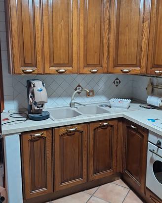 cucina angolare in legno completa di elettrodom