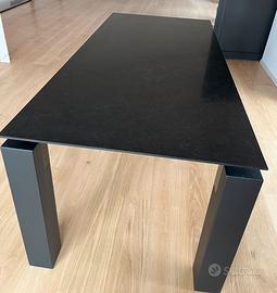 Tavolo Elite in marmo nero e legno