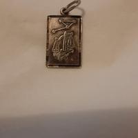 Ciondolo vintage in argento con segno zodiacale