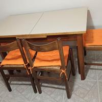 Tavola per pranzo.  Con 6 sedie.