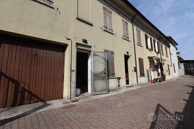CASA SEMINDIPENDENTE A MANTOVA