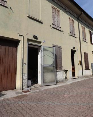 CASA SEMINDIPENDENTE A MANTOVA