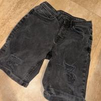 Pantaloni Jeans corti neri grigi con strappi