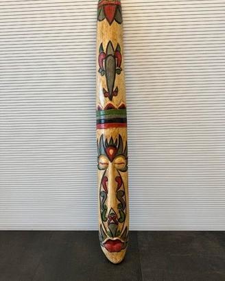 Maschera africana in legno.