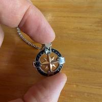 Collana con ciondolo in argento e zirconi