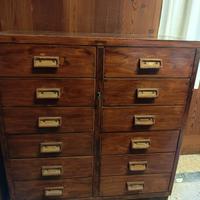 Mobile antico cassettiera