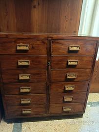 Mobile antico cassettiera