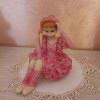 Vecchia statua rosa in resina "Lelli Kelly"