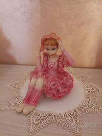 Vecchia statua rosa in resina "Lelli Kelly"