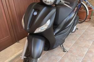 Piaggio Medley S ABS 125 + 2 caschi LS2 airflow