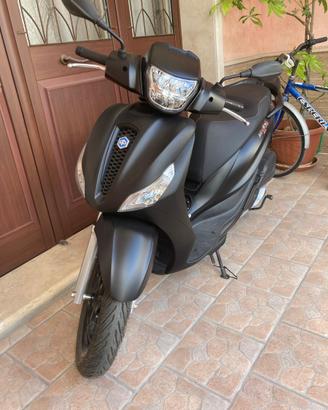 Piaggio Medley S ABS 125 + 2 caschi LS2 airflow