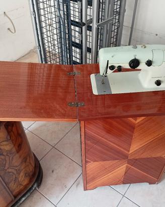 macchina da cucire Salmoiraghi 133 con mobiletto 