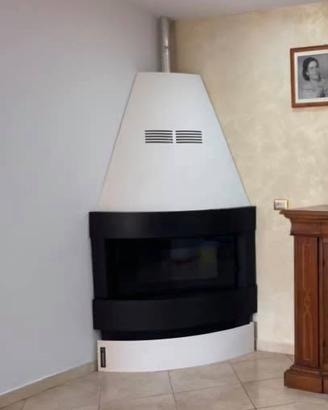 stufa a pellet ad angolo Eva calor 10 kw
