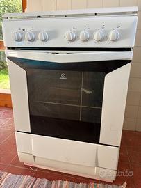 Cucina a gas 4 fuochi con forno