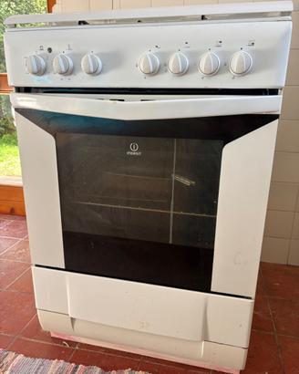 Cucina a gas 4 fuochi con forno
