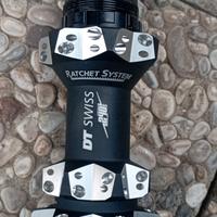 Mozzo posteriore DT Swiss 240 - 28 fori  straigh p