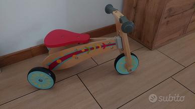 Triciclo in legno per bambini