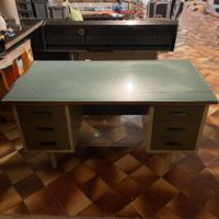 Scrivania vintage in metallo  OLIVETTI