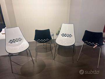 SEDIE SCAVOLINI IN POLIPROPILENE BIANCHE_NERE