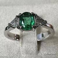 ANELLO ORO BIANCO 18kt. DIAMANTI TRIAL E SMERALDO