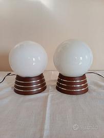 Coppia lampade in vetro opalino e base legno