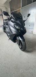 TMax 560
