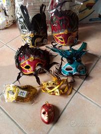 Articoli carnevaleschi.