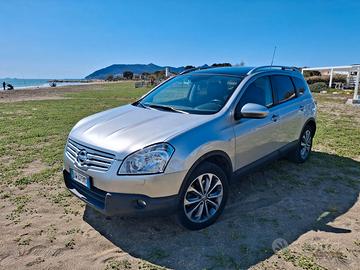 SUV NISSAN 7 POSTI 4X4