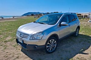 SUV NISSAN 7 POSTI 4X4