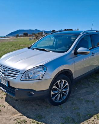 SUV NISSAN 7 POSTI 4X4