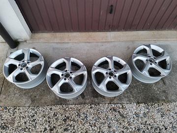4 Cerchi in Lega Mercedes Benz GLA Raggio 18