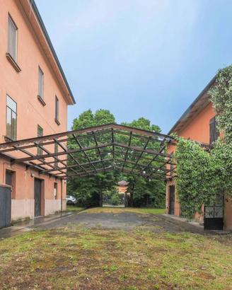Villa di 600 m² con più di 5 locali e box auto dop