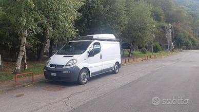 Opel Vivaro camperizato 