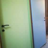 4 porte colorate in legno 