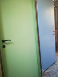 4 porte colorate in legno 