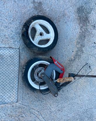 forcella completa +ruota posteriore Peugeot spedf2