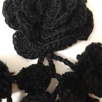 Spilla da donna all'uncinetto, color nero