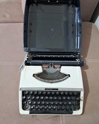 Macchina da scrivere "Brother 210"