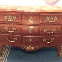 Comò bombato Luigi XV con ripiano in marmo