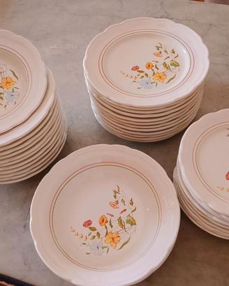 Set piatti fantasia floreale