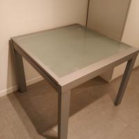 Tavolo quadrato allungabile con piano in vetro