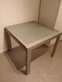 Tavolo quadrato allungabile con piano in vetro