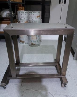 Carrello in acciaio
