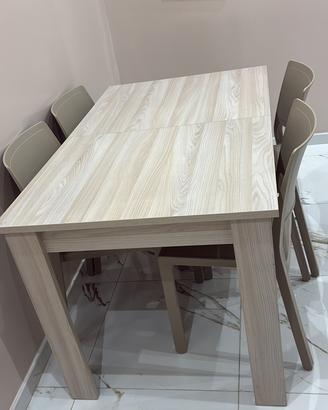 Tavolo allungamile  fino a 10 posti🤗