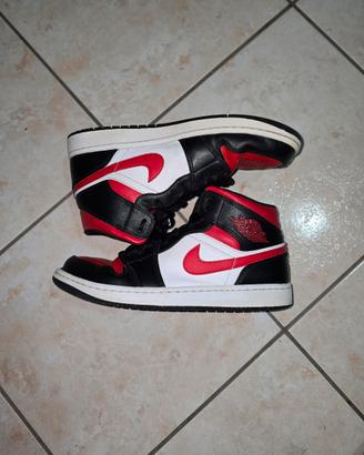 Jordan 1 Mid