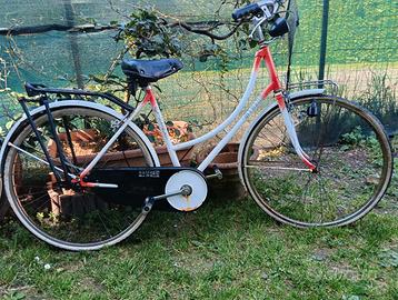 Bicicletta donna bianca e rossa
